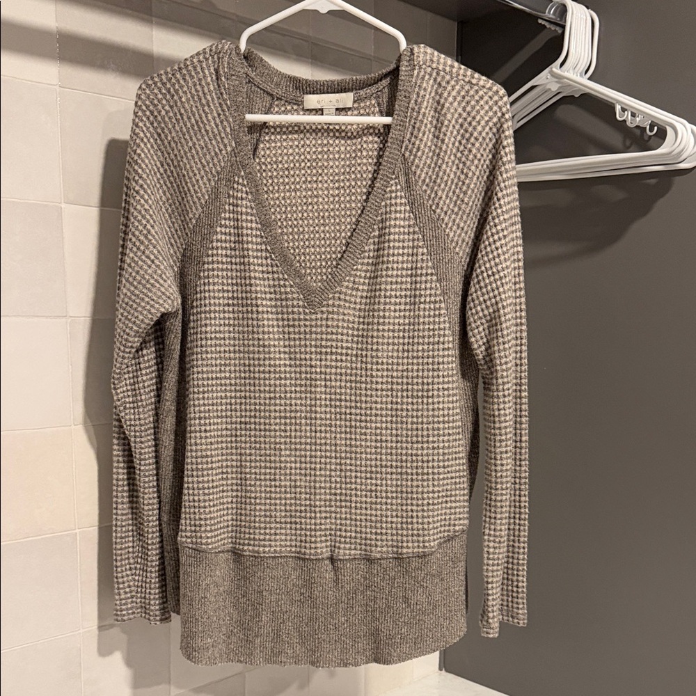 Gray and Cream checked V-Neck Sweater